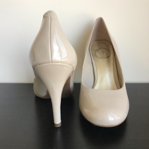Jessica Simpson Oscar Pumps - Picture 3 of 7